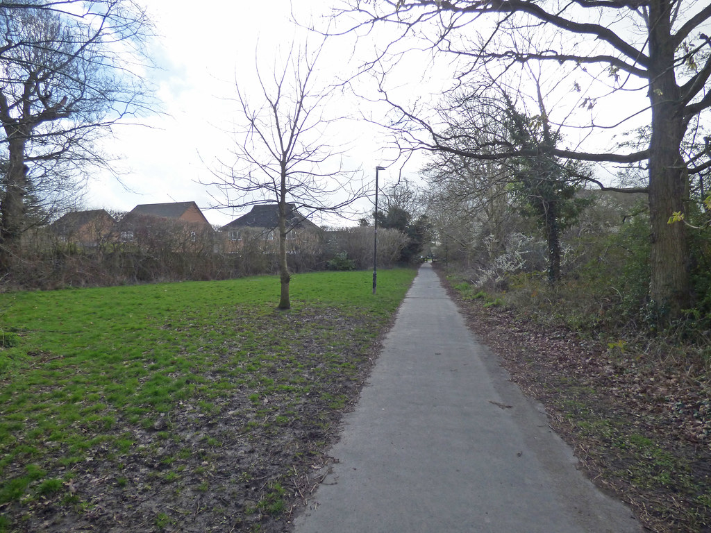 Path on Conker Lane, Dorridge Path on Conker Lane, Dorridg… Flickr