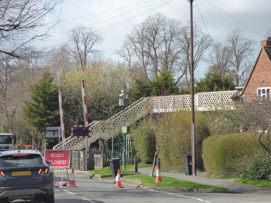 Mill Lane level crossing and footbridge in Dorridge Flickr