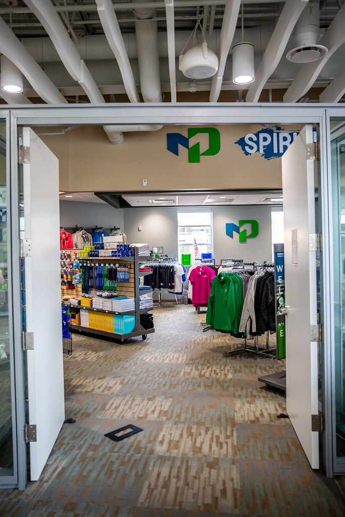 MoraineParkTechnicalCollegeSpiritStoreFondduLac20… Flickr