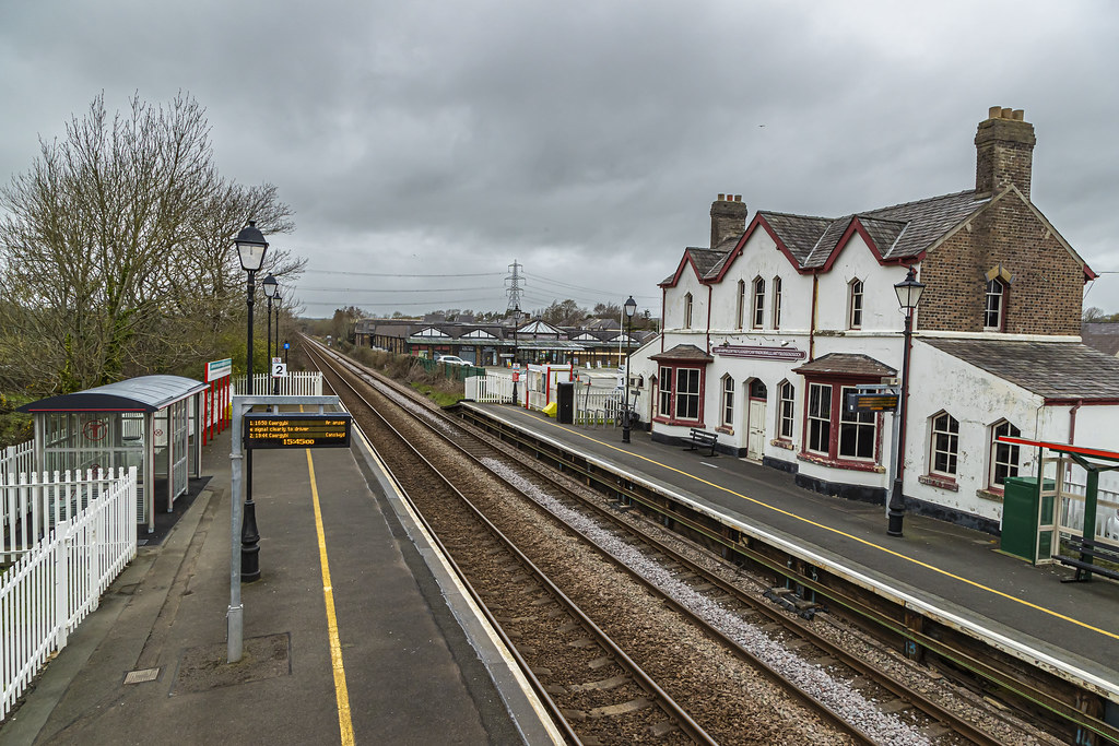 Llanfairpwllgwyngyllgogerychwyrndrobwllllantysiliogogogoch… Flickr