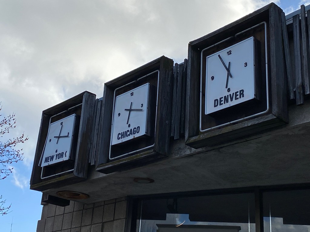 Clock Shoppe 171 Petaluma Blvd N, Petaluma, California jericl cat