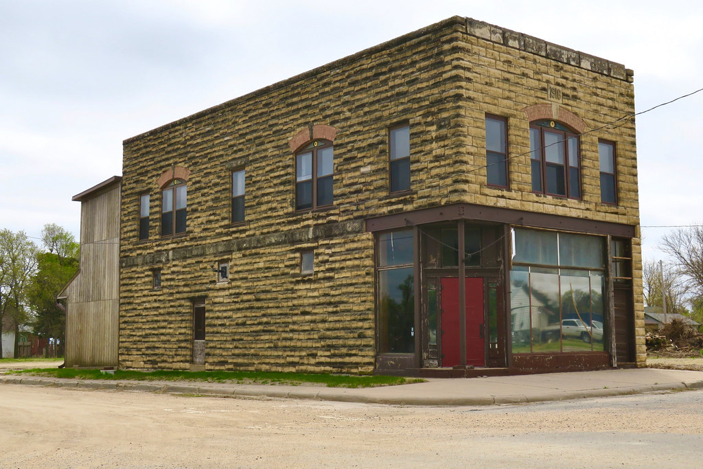 1916 Building, Bunker Hill, KS A stone building dated 1916… Flickr