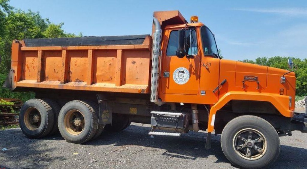 Town of Union, NY 1995 Autocar ACL64B dump truck No. E20… Flickr