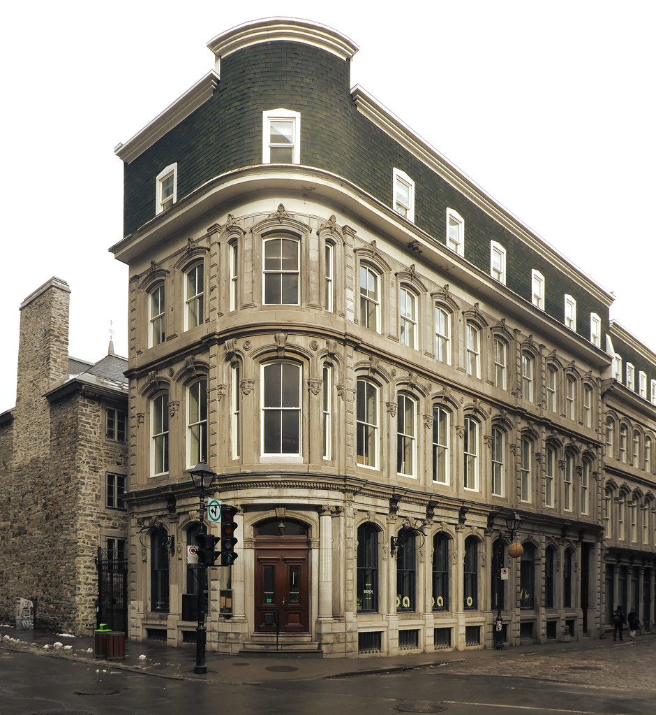 VieuxMontréal, 26 mars 2023. Coin SudEst des rues NotreDame et Saint