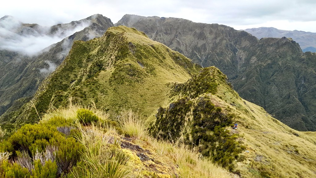 Looking along McArthur Range to Mt Olson Andrew Buglass Flickr