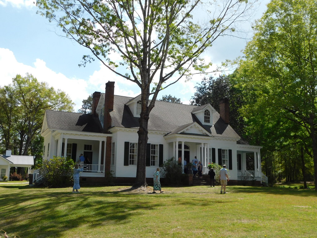 "Four Oaks Bend" Pine Apple, Alabama The 1.5 story frame C… Flickr