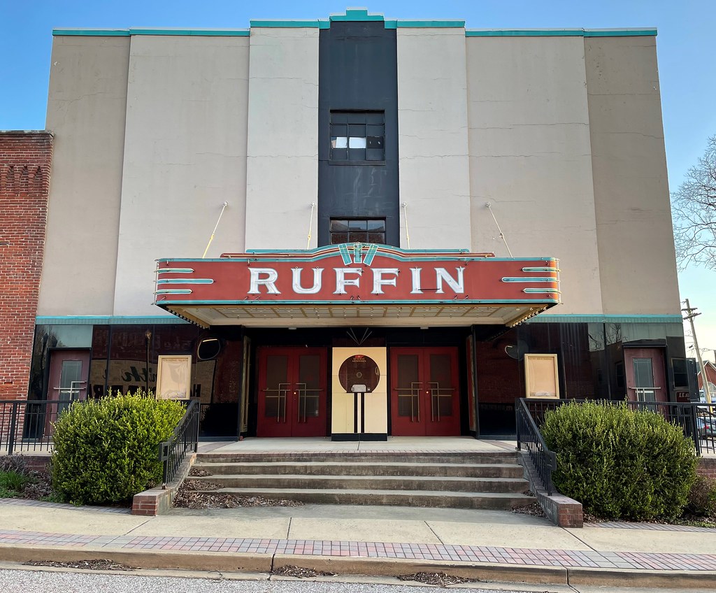 Ruffin Theatre (Covington, Tennessee) Built in 1937 and ex… Flickr