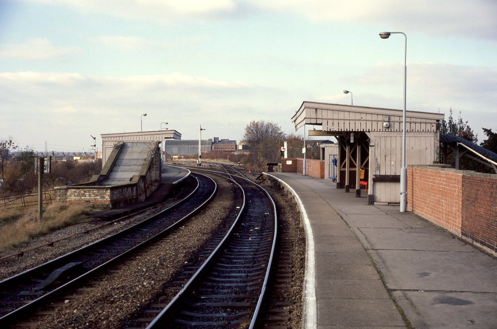 Gainsborough Lea Road station in 1988 Awwalker1 Flickr