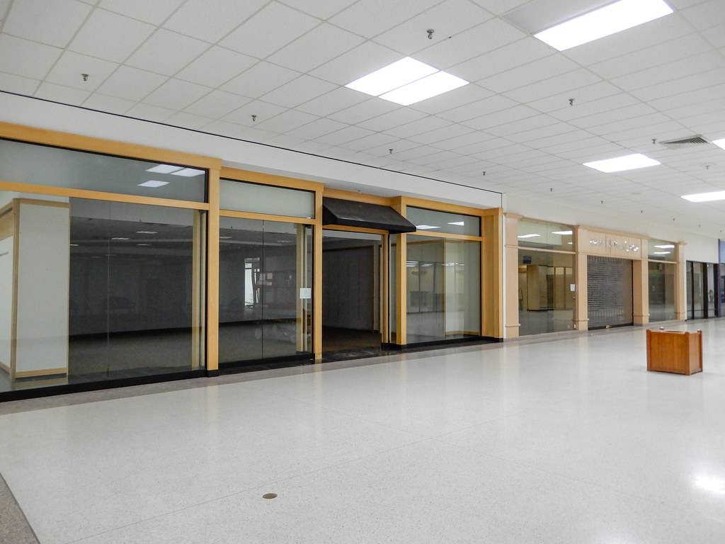 Former CJ Banks "Village Square Mall" Effingham, IL Flickr