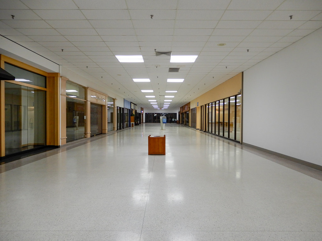 Looking North "Village Square Mall" Effingham, IL Flickr