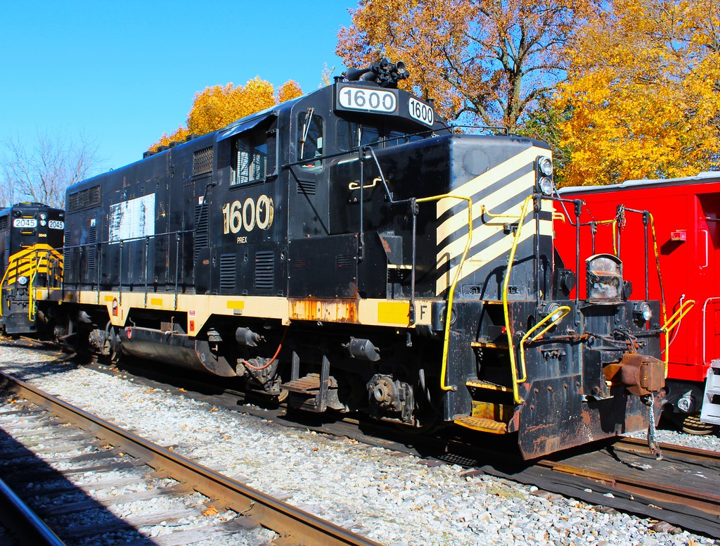PREX 1600 PREX EMD GP16 1600 sits at Argos, Indiana on N… Flickr