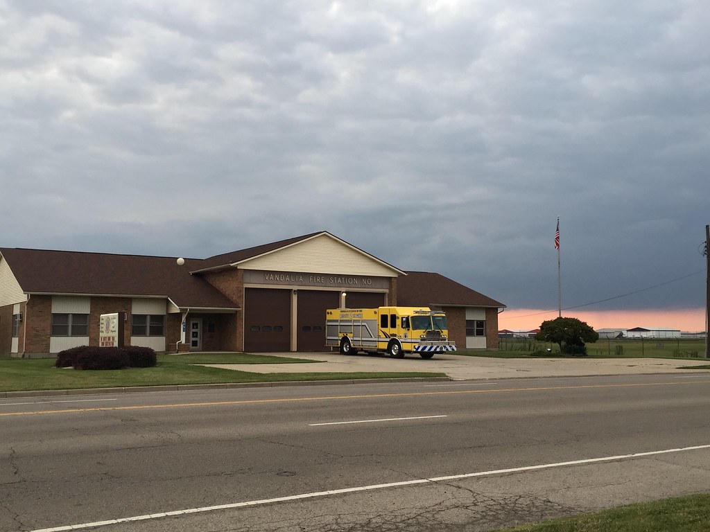 Nice sunset behind Vandalia Station 3 Quick stop to get s… Flickr