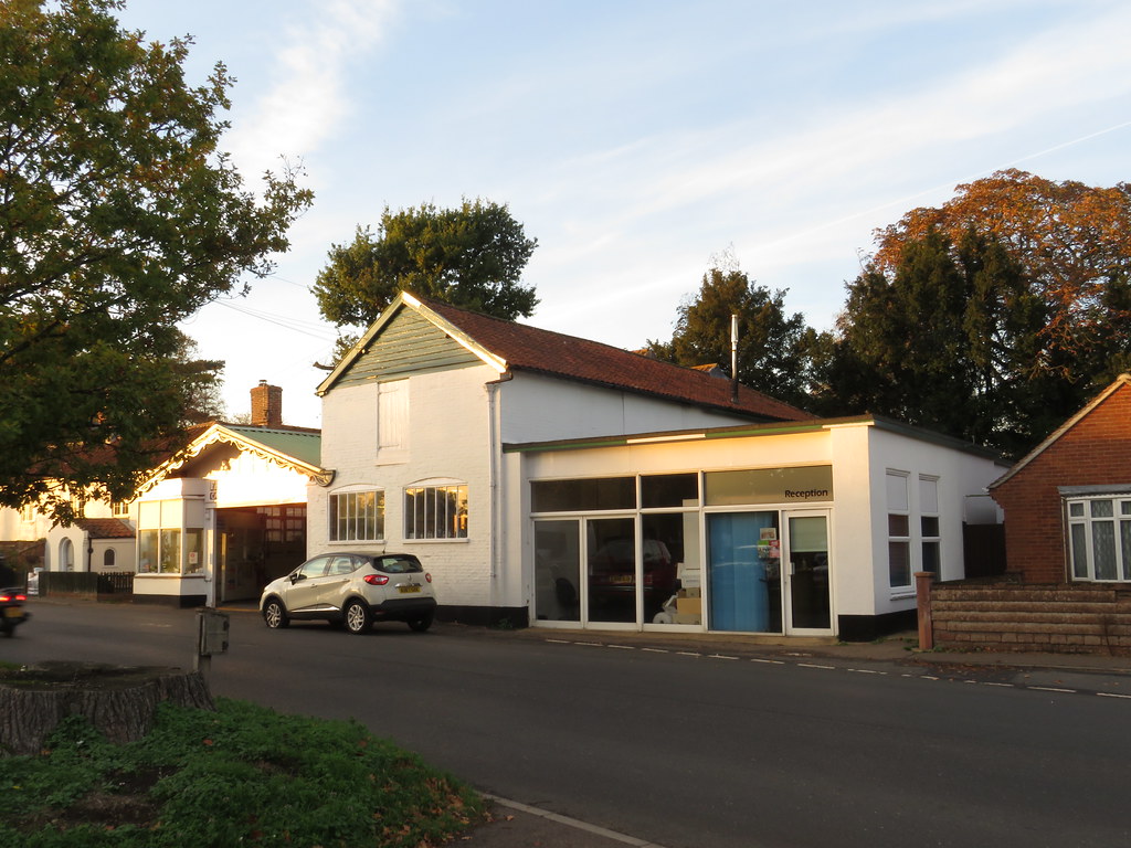 Former Petrol Station Fairland Garage, The Fairland, Hin… Flickr