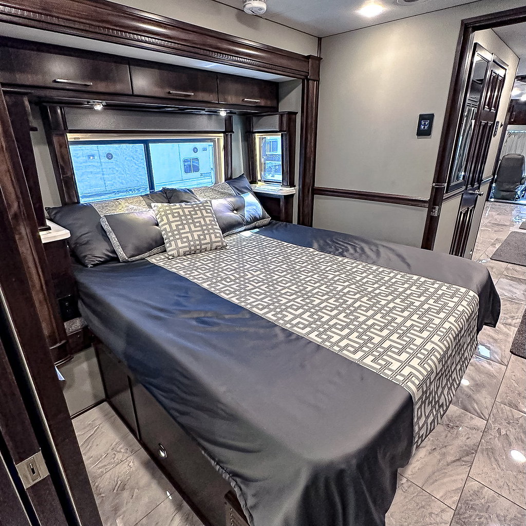 2020 Renegade XL45 Motorhome 600HP Bunks & Two Full Baths!… Flickr