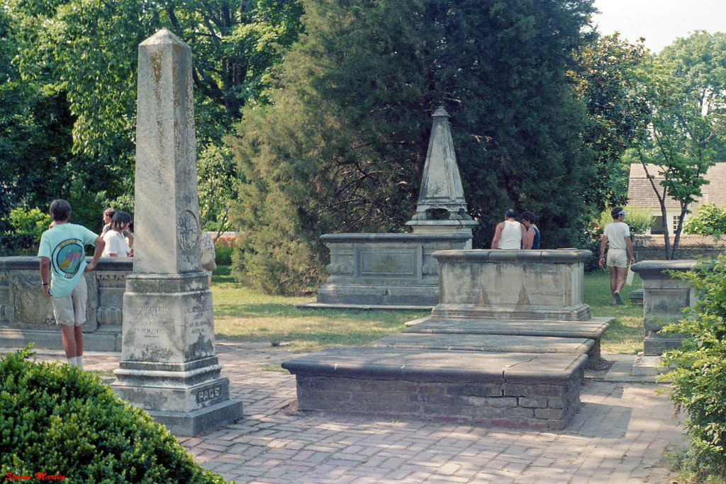 Bruton Parish Church Cemetery, Williamsburg, 1986 a photo on Flickriver