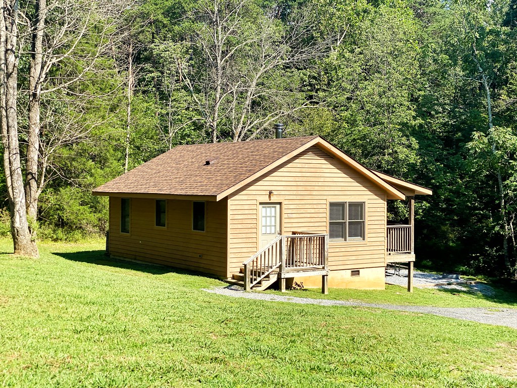 SPSMcabin Smith Mountain Lake State Park Va. Dept. of Conservation