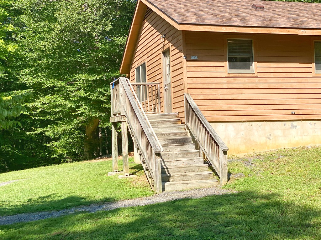 SPSMCabin 5 Smith Mountain Lake State Park Va. Dept. of