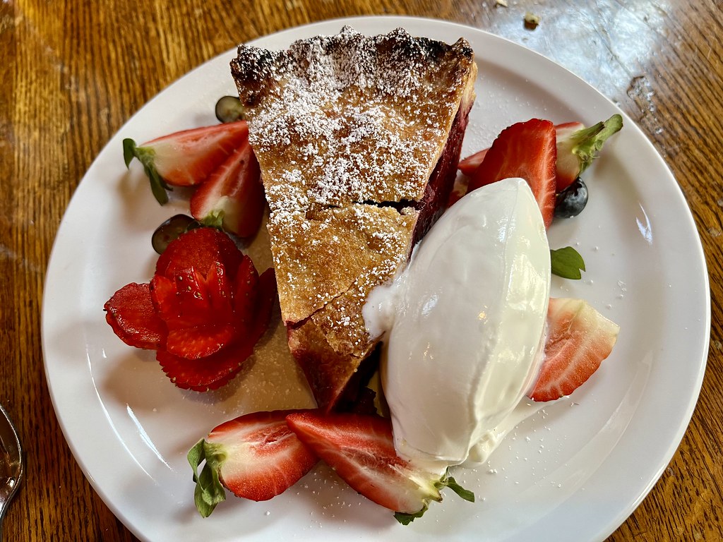 Blackberry Pie and Buffalo Ice Cream Coast Cafe, Bolinas, … Flickr