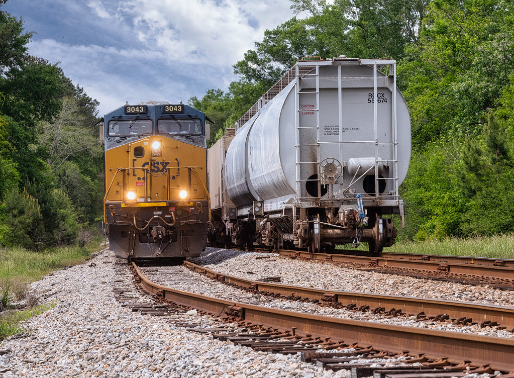 Pansey, AL CSX C88831 takes the siding as it meets M646 i… Flickr