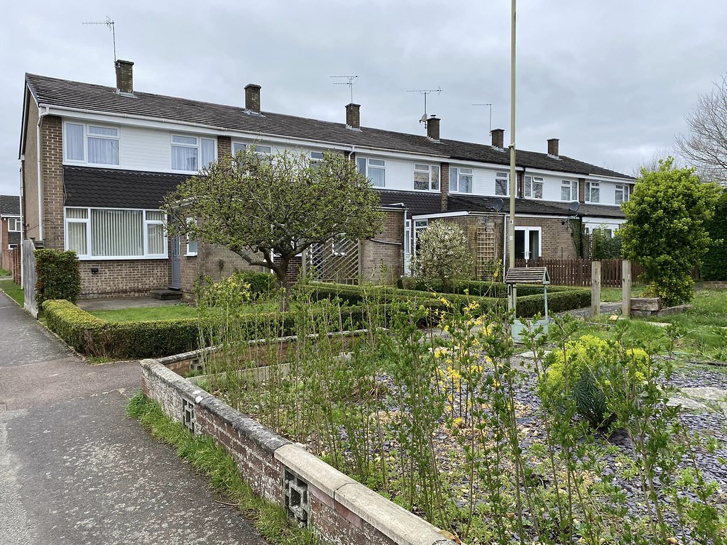 Suburban houses, Romsey, Hampshire Sam Smith Flickr