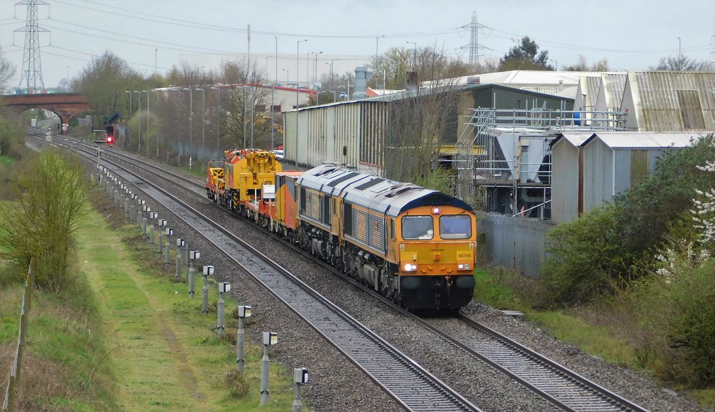 66765 + 66719 BartonunderNeedwood, Staffordshire Flickr