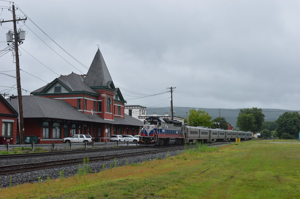 MN 4906 and Port Jervis Station My third trip to the Metro… Flickr