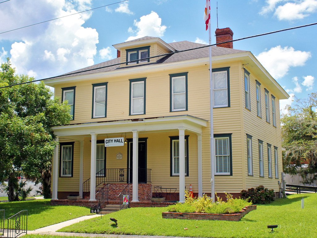 Monticello City Hall City Hall looks like it might origina… Flickr