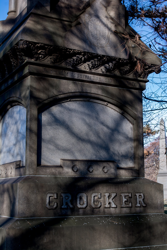 Crocker memorial 2 Lake View Cemetery Tim Evanson Flickr