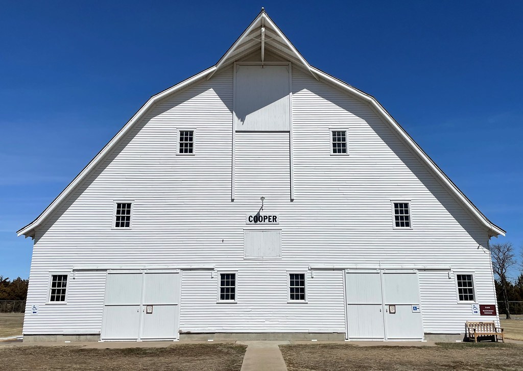 Foster Farms Barn (Colby, Kansas) Built in 1936 five miles… Flickr