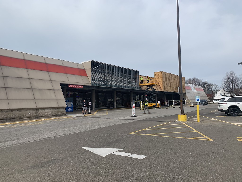 Tops Erie, PA This originally opened as Loblaws in 1980 … Flickr