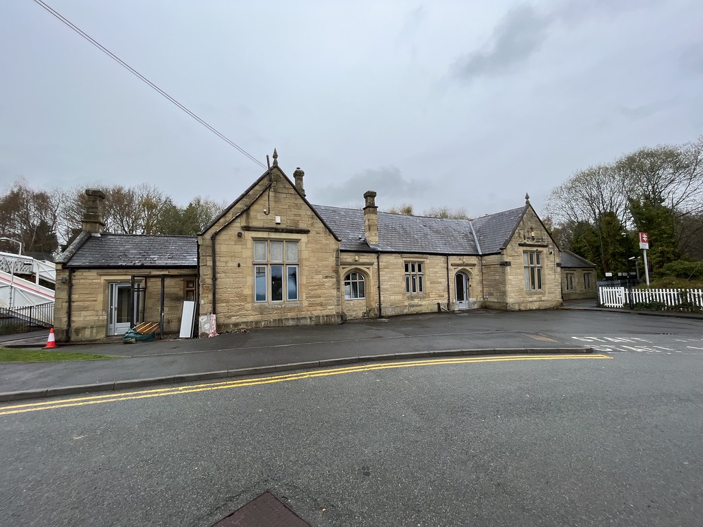 Ruabon / Rhiwabon Railway Station Graham Benbow Flickr