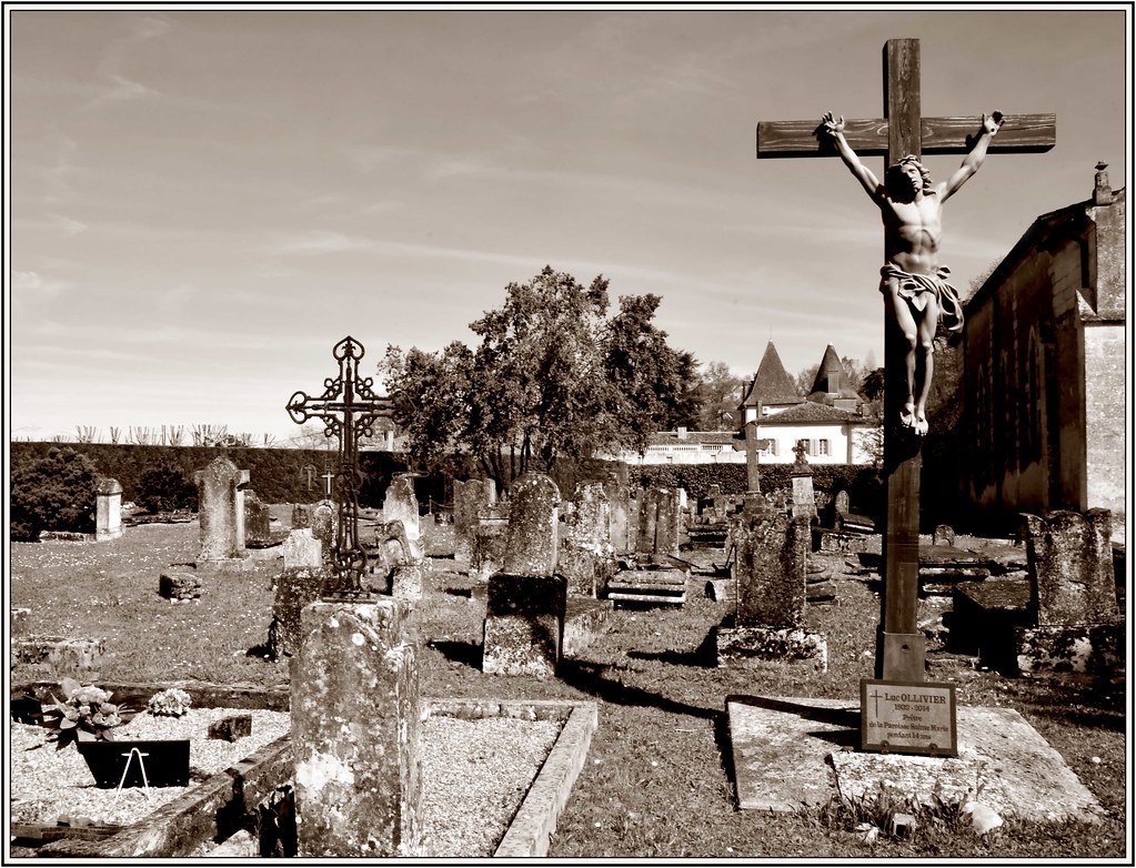 e9 StAntoine du Breuilh le vieux cimetière de St Aula… Flickr