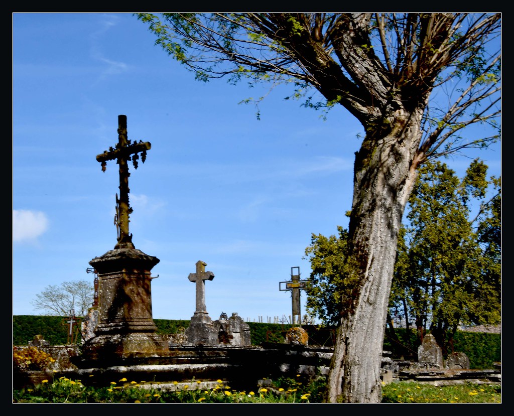 e11 StAntoine du Breuilh le vieux cimetière de St Aul… Flickr