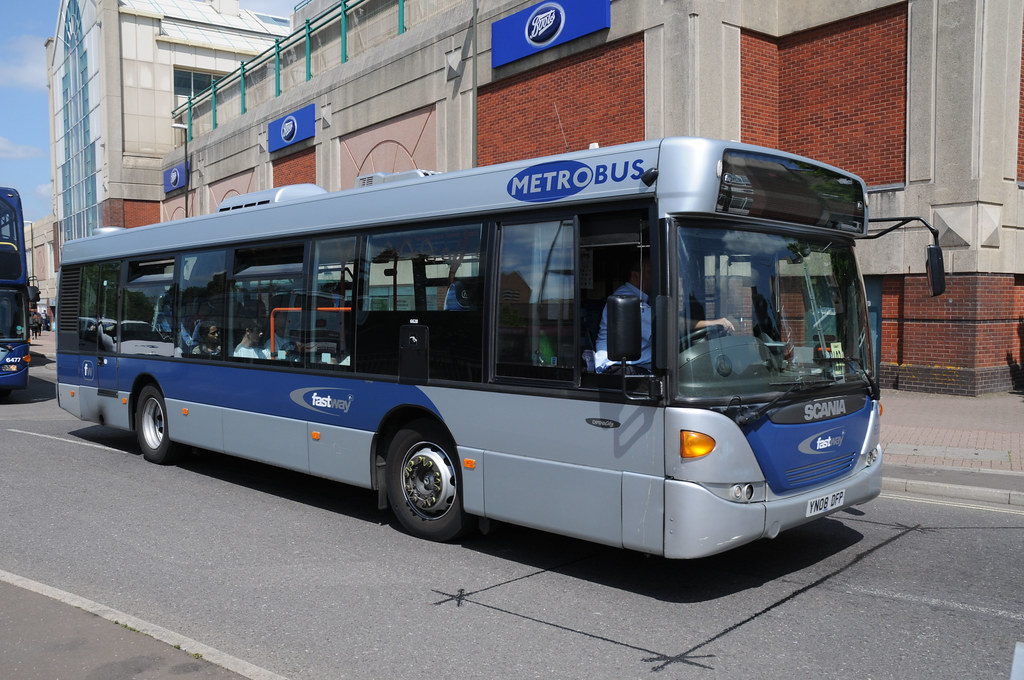 FastWay YN08 DFP 6628 (2) Crawley Bus Station, Crawley, We… Flickr