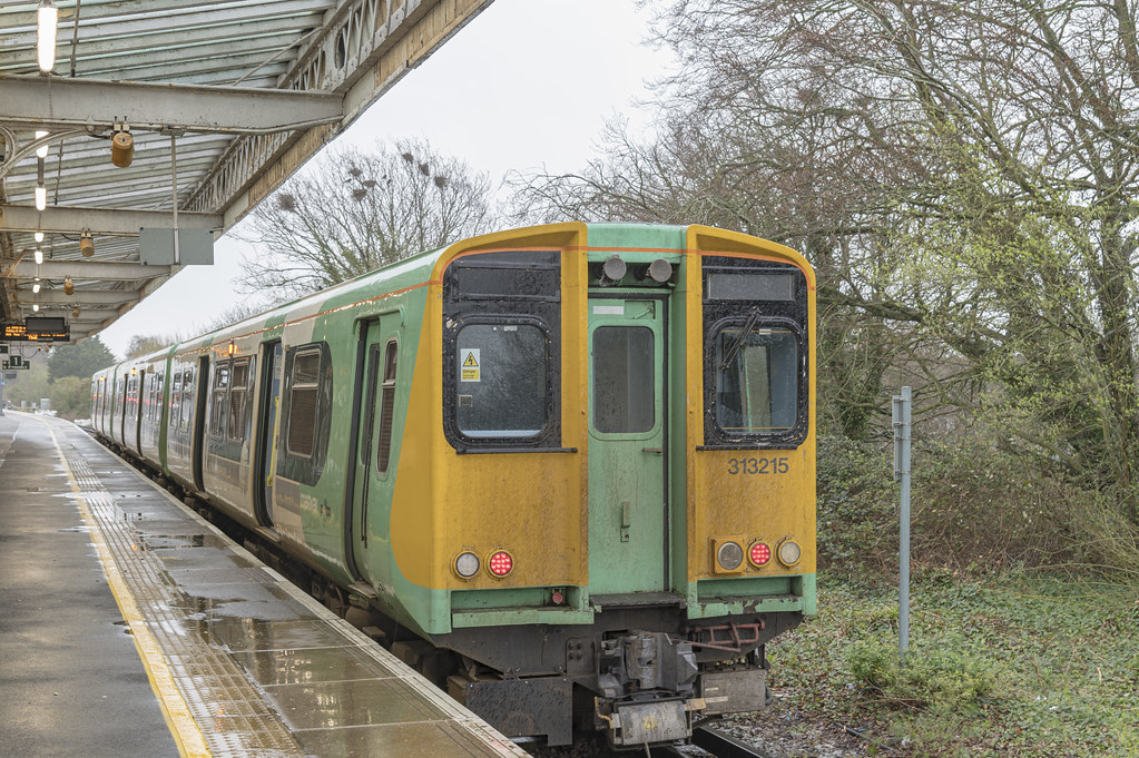 Class 313/2 313215 at Barnham Class 313/2 313215 has retur… Flickr