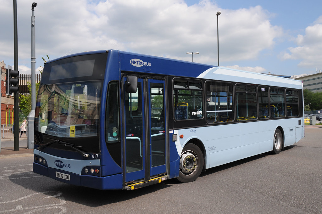 Metro Bus YN06 JXW 617 Crawley Bus Station, Crawley, West … Flickr