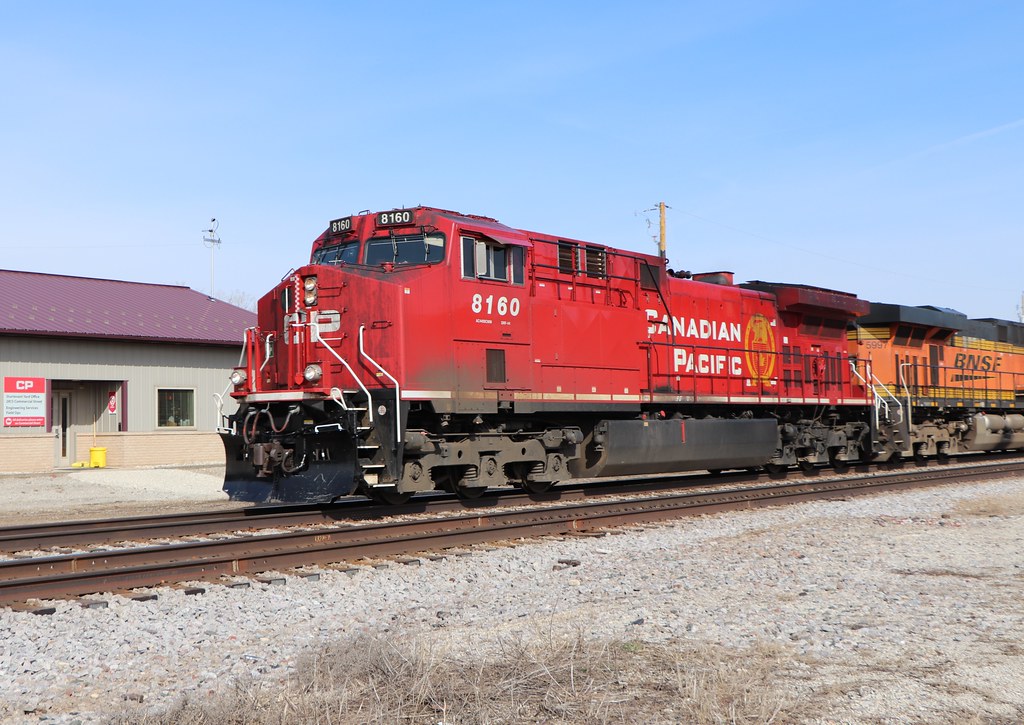 CP 8160 | CP 8160 heading south to Chicago, Illinois as it p… | Flickr