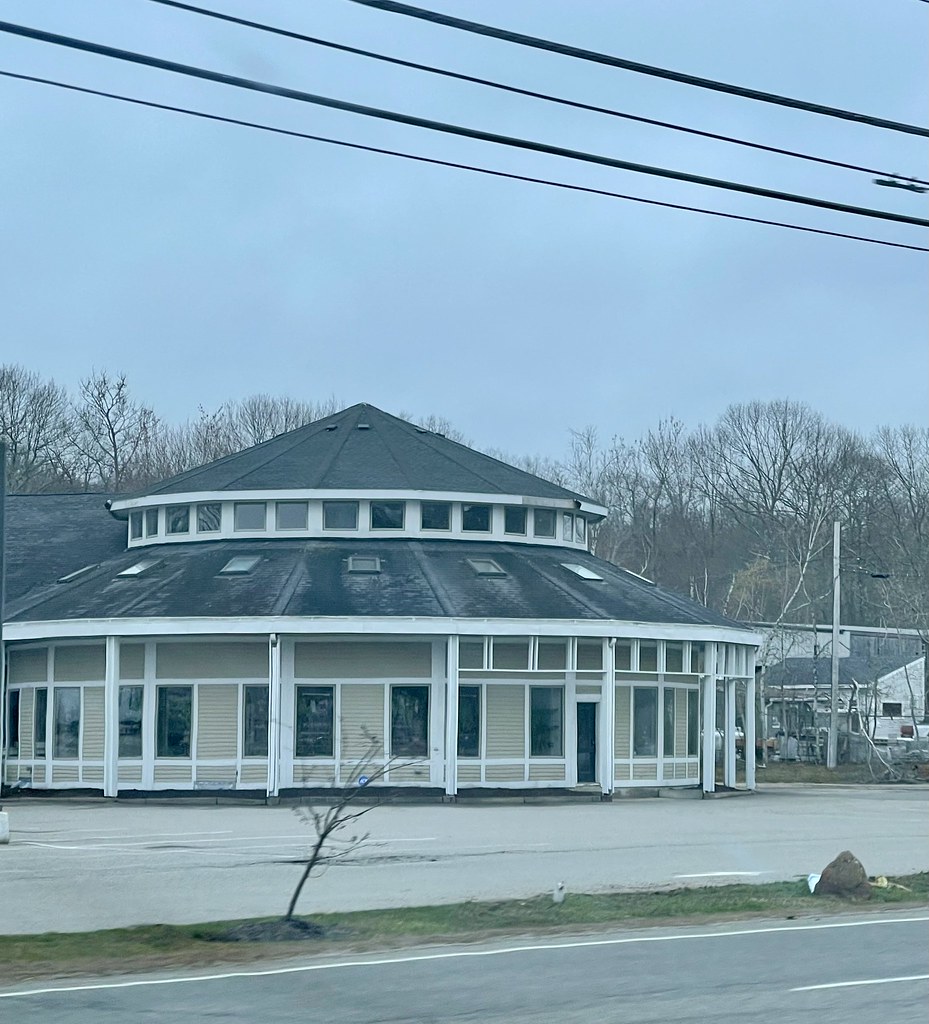 Shopping Center Building. 647 U. S. Route 1. York, Maine. Flickr