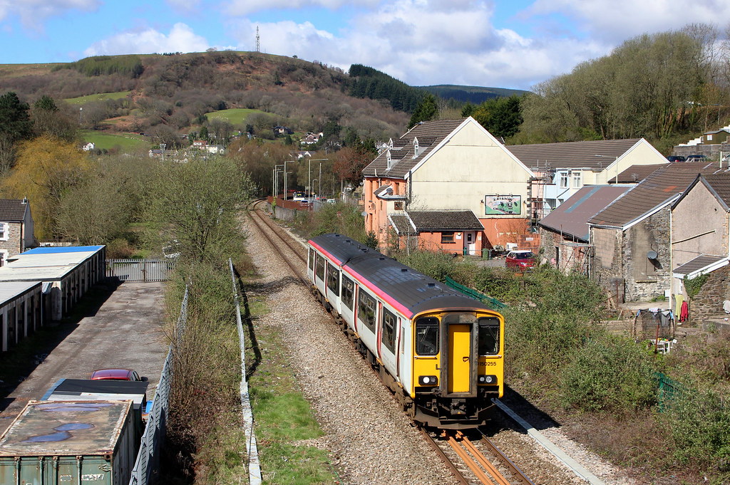 150255 150255 approaches Ystrad Rhondda on the 15 April 20… Flickr