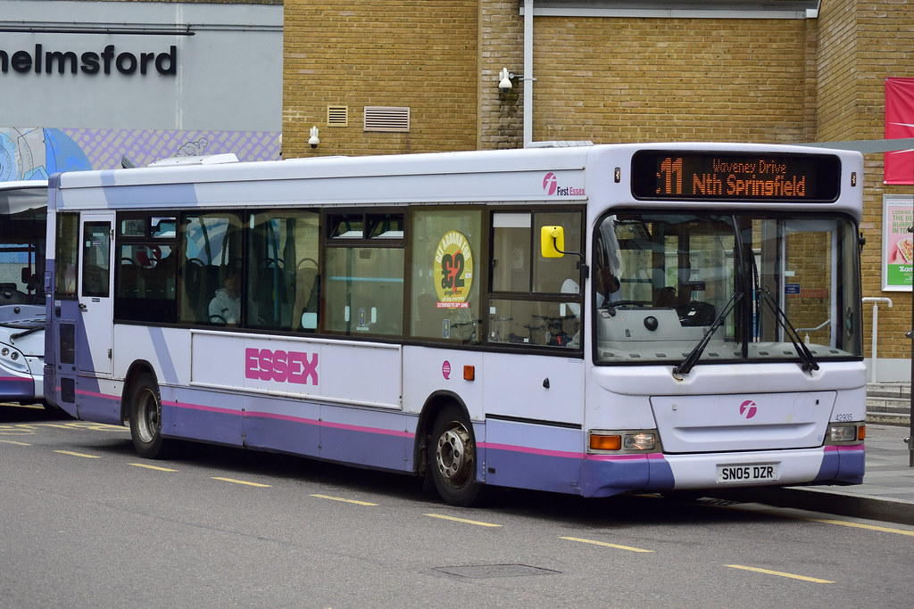 First Essex 42935 (SN05 DZR) First Essex Dennis Dart SLF… Flickr