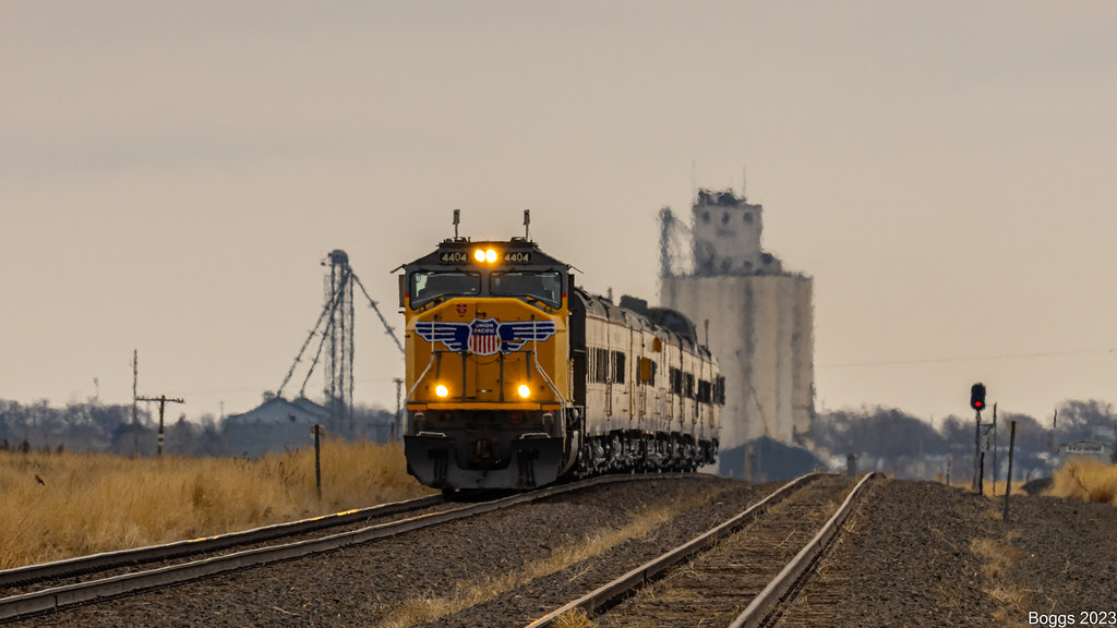 PSIDV21 at Hackberry Kansas UP 4404 leads the PSIDV21 at… Flickr