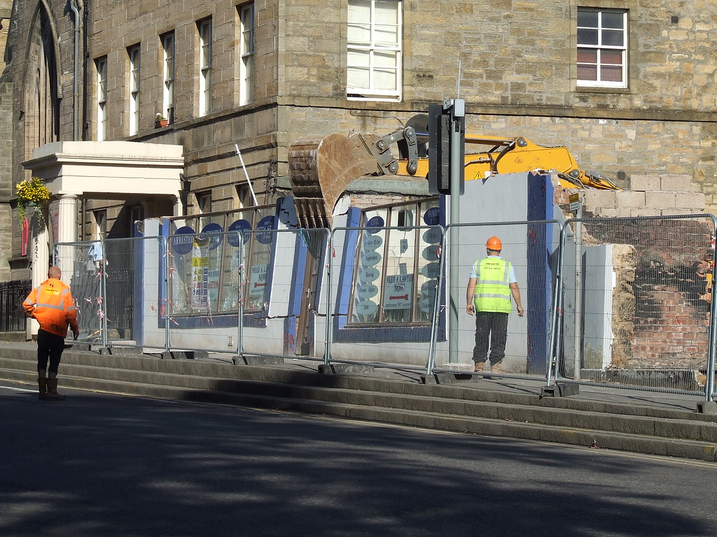 Demolition of Royal Garage Cupar These photos are from 201… Flickr