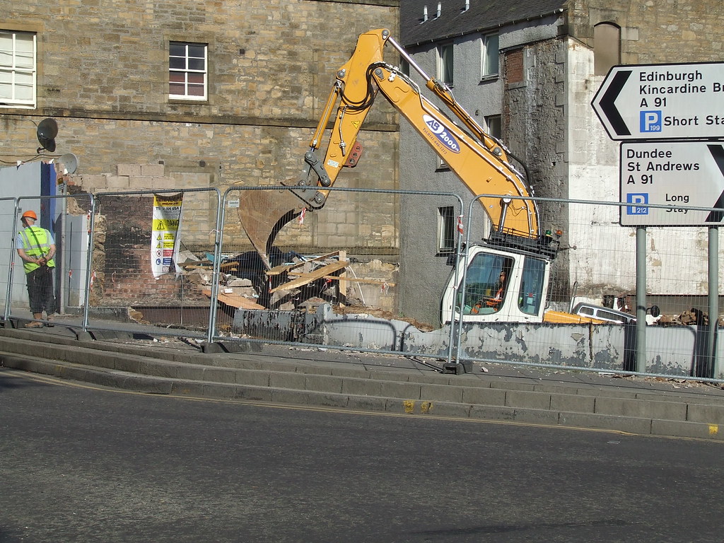 Demolition of Royal Garage Cupar These photos are from 201… Flickr