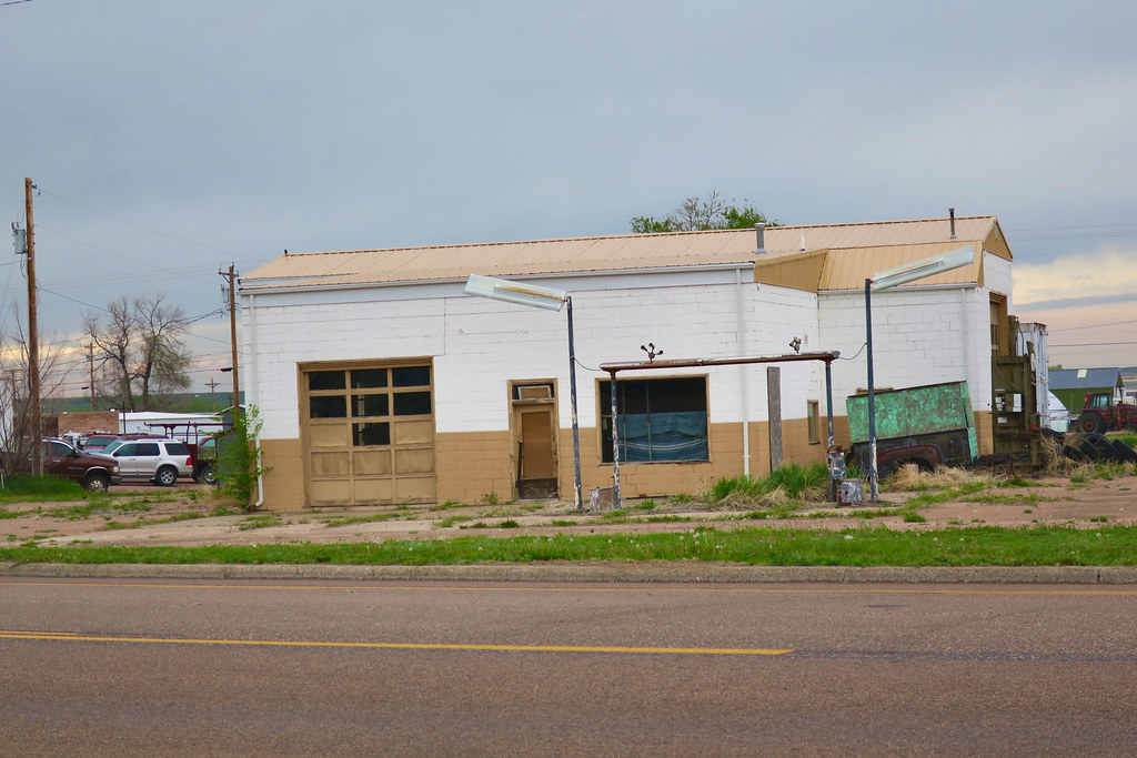 Abandoned Gas Station, Kimball, NE An abandoned gas statio… Flickr