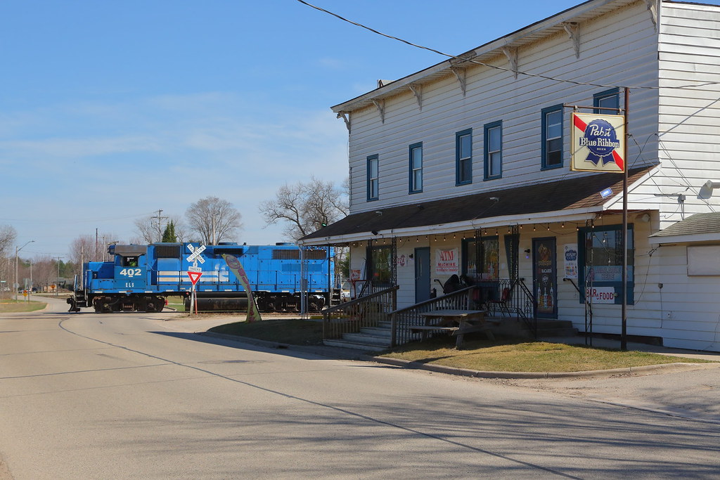 CR EMD me, ASAP! At Crivitz, WI an E&LS job putters about … Flickr