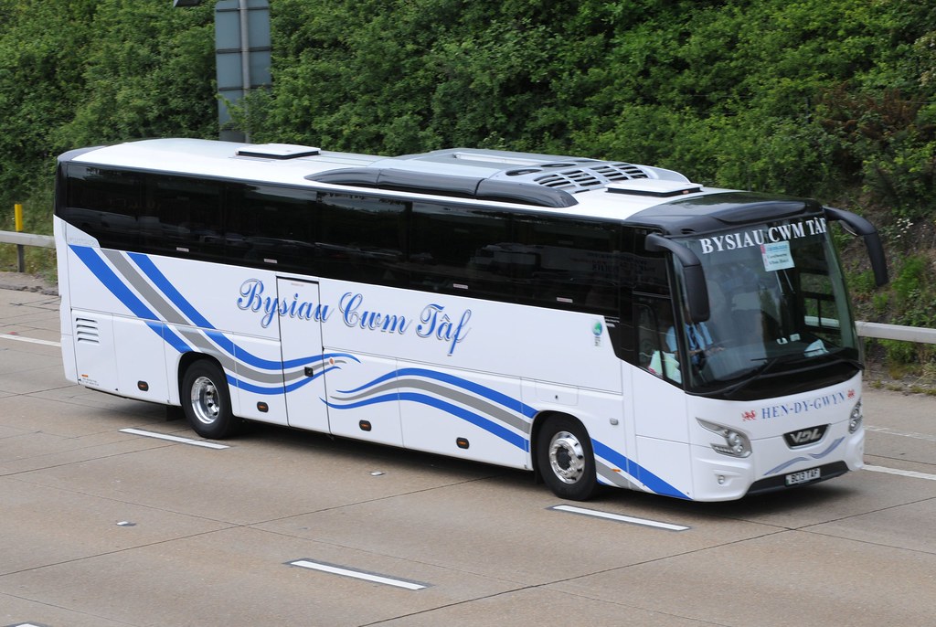 Bysiau Cwm Taf VDL BC13 TAF M25, Leatherhead, Surrey, UK … Flickr