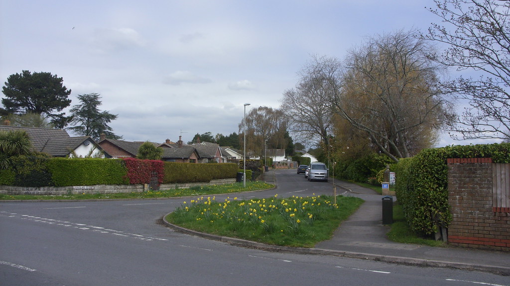 Douglas Close, Upton, Poole Taken from Blandford Road Nort… Flickr