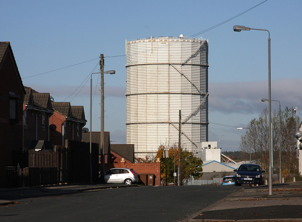 Gas The MAN type gasholder on Jackson Street, St Helens wh… Flickr