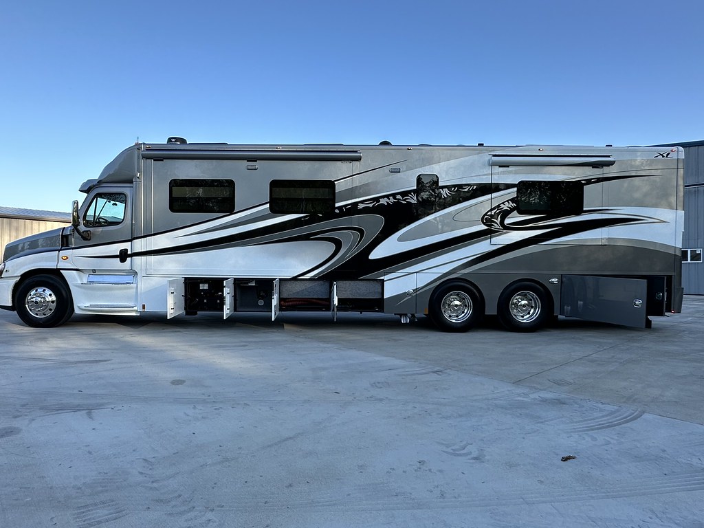 2020 Renegade XL 600HP 45’ Motorhome Triple Slide w/Bunks … Flickr