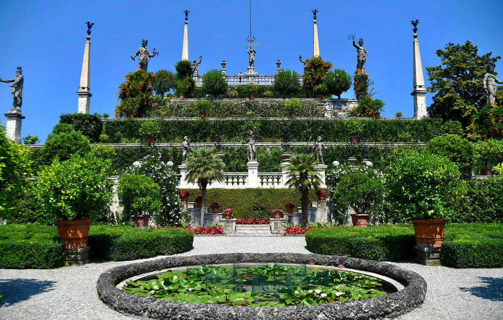 La fontana dell'Isola Bella Isola Bella (Isole Borromee) L… Flickr